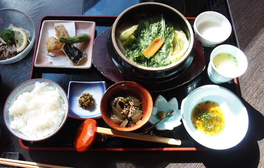 「華味鳥 天神西通り店」天神でお手軽”ひとり水炊き”ランチ！土日祝日限定 - ハカテン