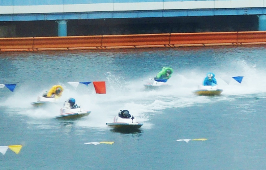 ボートレース福岡」天神から歩いて行ける競艇場で初めての競艇！ヤバい楽しい… - ハカテン